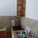 Nora דוברובניק